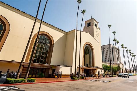 la union station to lax